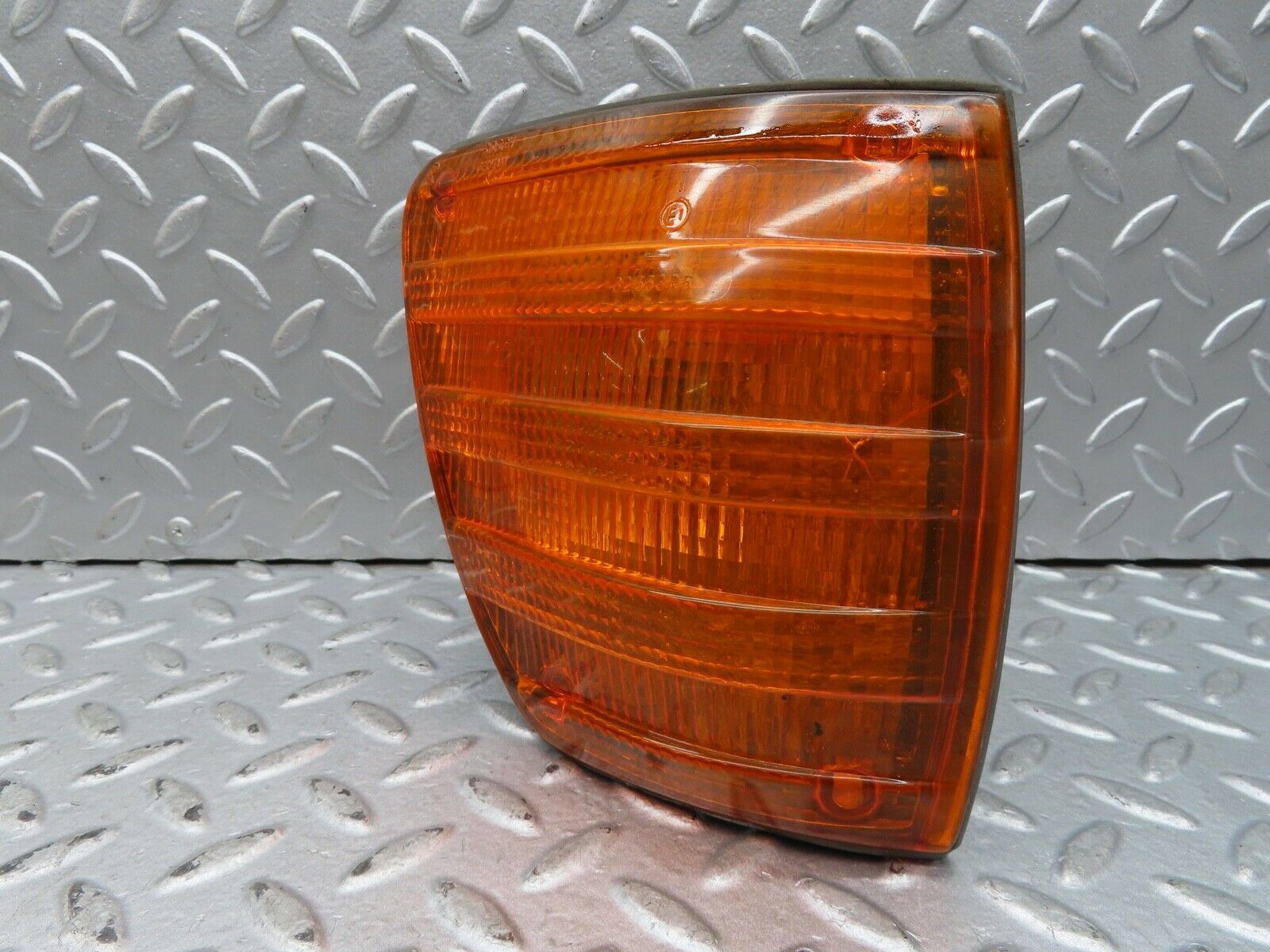 17589 Mercedes-Benz W116 450SEL Front Right Indicator Bosch 1305233002