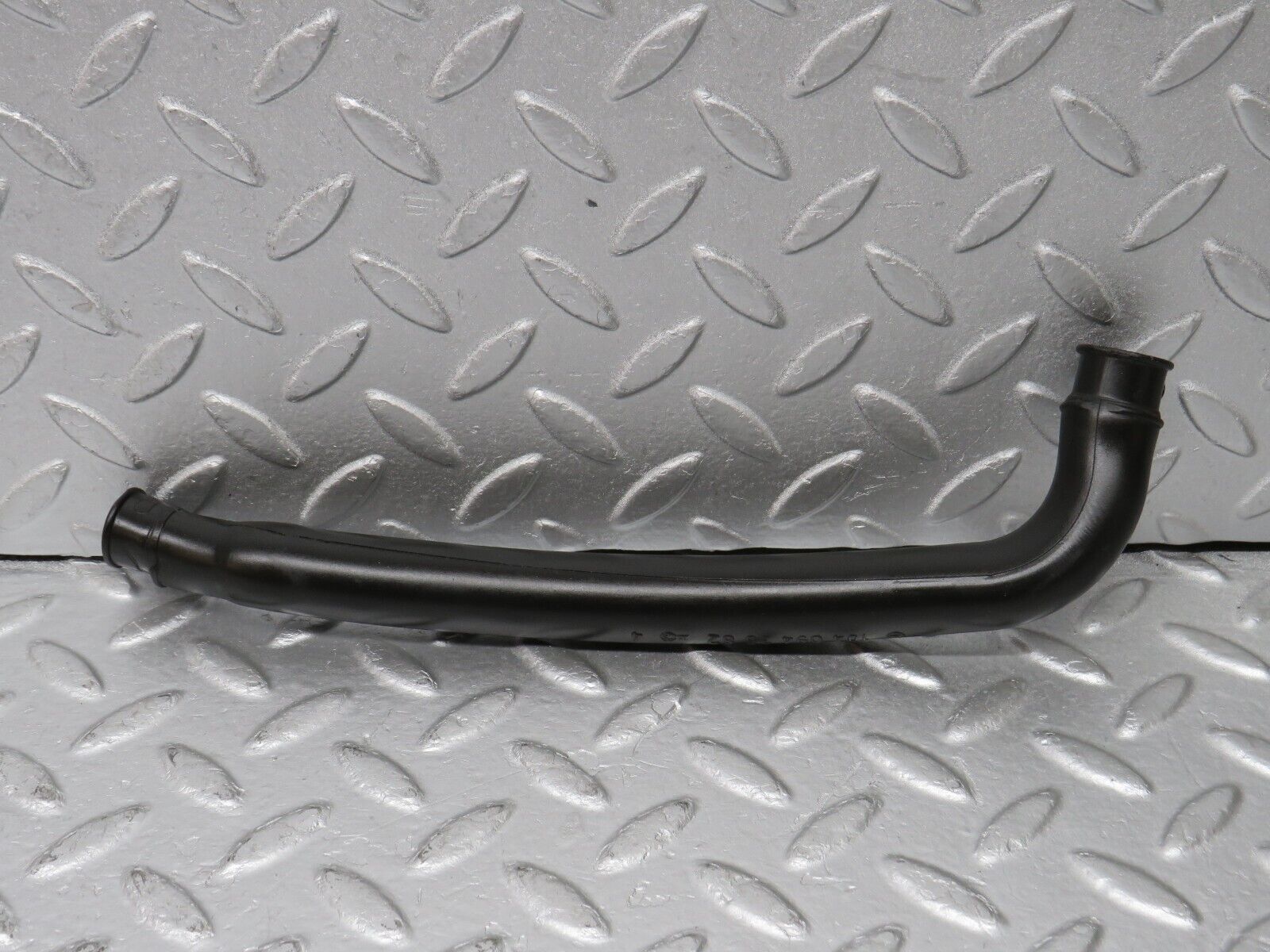 38156 Mercedes-Benz A124 320E Cabriolet Crankcase Breather Pipe 1040943582