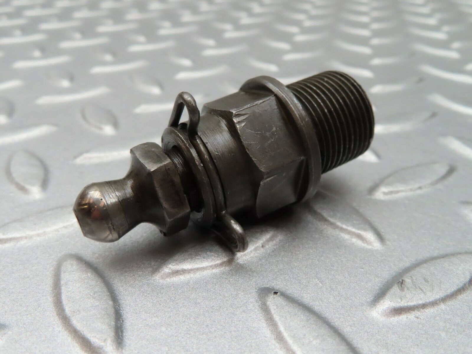 3550 Mercedes-Benz W108 280SE Ball Studs For Rocker Arm Mounting (Timing)