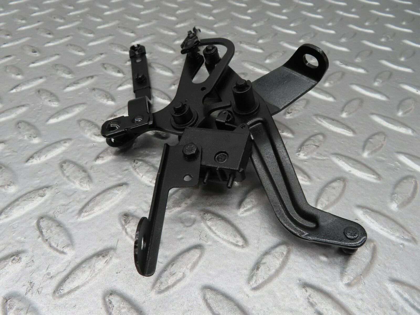 15253 Mercedes-Benz W123 230E Throttle Linkage