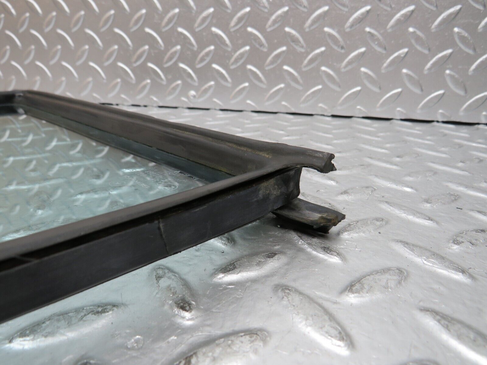 26829 Mercedes-Benz W123 240D Rear Left Quarter Glass