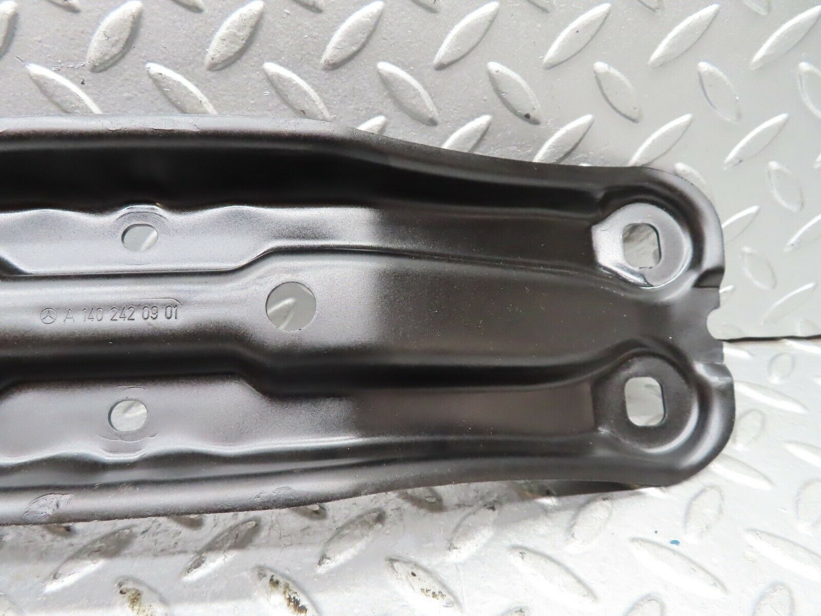 19691 Mercedes-Benz C140 CL420 Coupe Gearbox Mount Bracket 1402420901