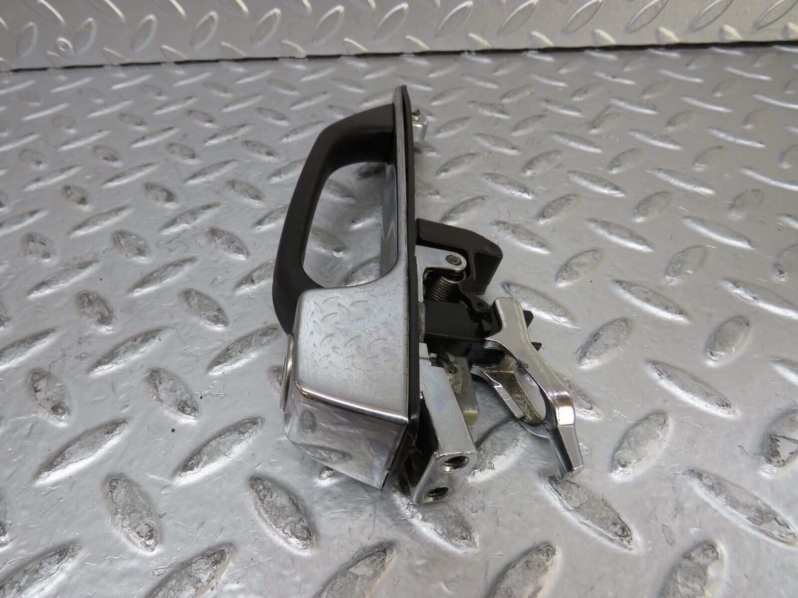 27053 Mercedes-Benz W123 280E Front Right Exterior Door Handle No Key