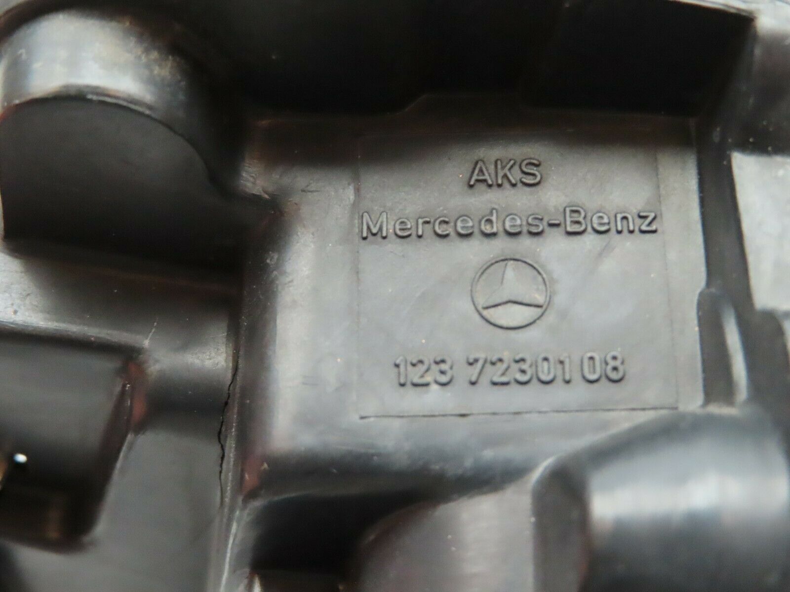 3704 Mercedes-Benz S123 200T Wagon Front Left Door Lock Mechanism 1237230108