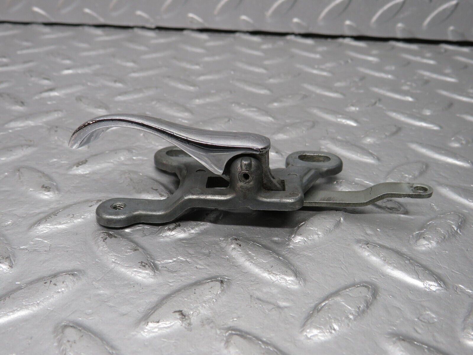 40256 Mercedes-Benz W110 230 Rear Left Interior Door Handle Chrome 1107660319