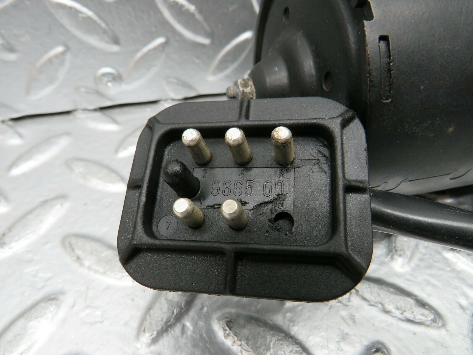 24132 Mercedes-Benz W123 280E Wiper Motor Bosch 0390341077