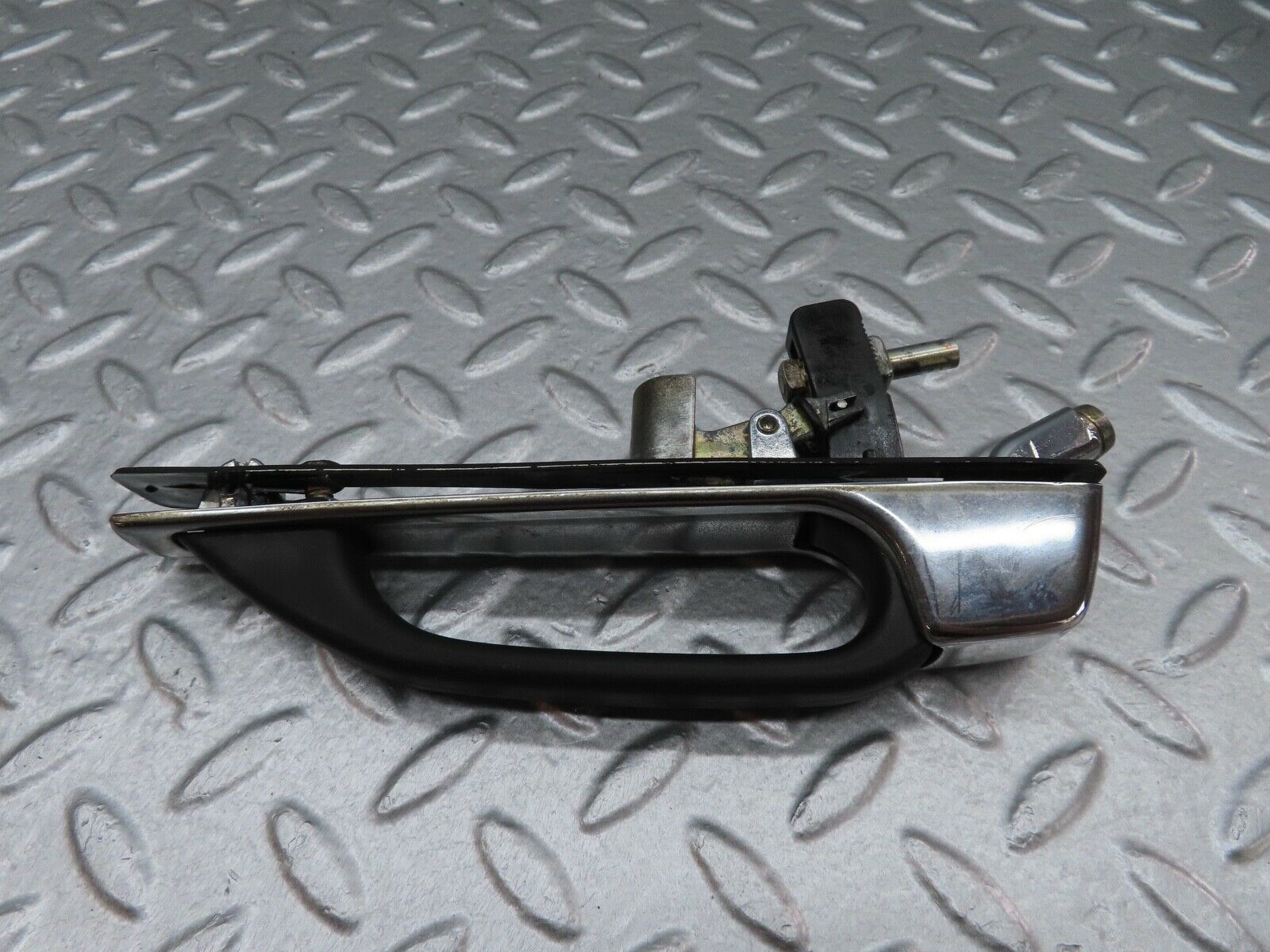 17949 Mercedes-Benz W123 200 Rear Right Exterior Door Handle 1237600359