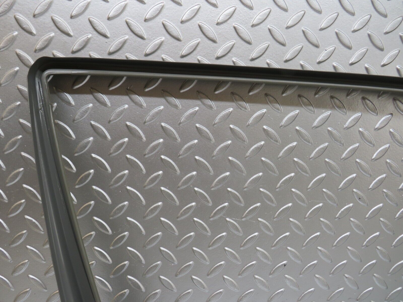 25750 Mercedes-Benz W124 280E F. Right Door Window Frame Trim Cover 1247250271