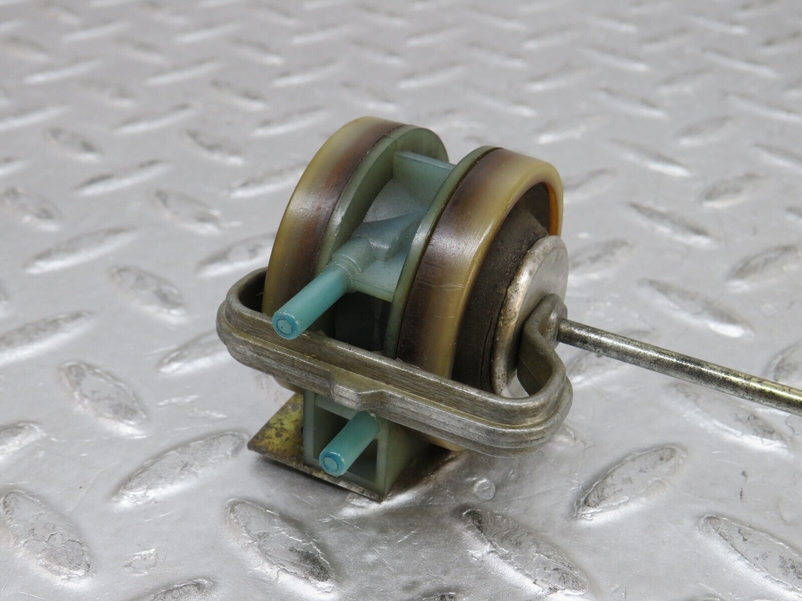 37293 Mercedes-Benz W109 300SEL Rear Left Door Lock Vacuum Actuator