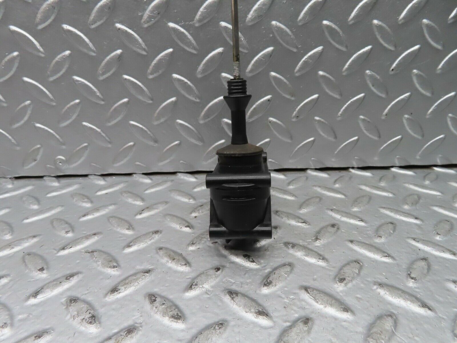 21444 Mercedes-Benz W126 300SE Rear Door Lock Vacuum Actuator