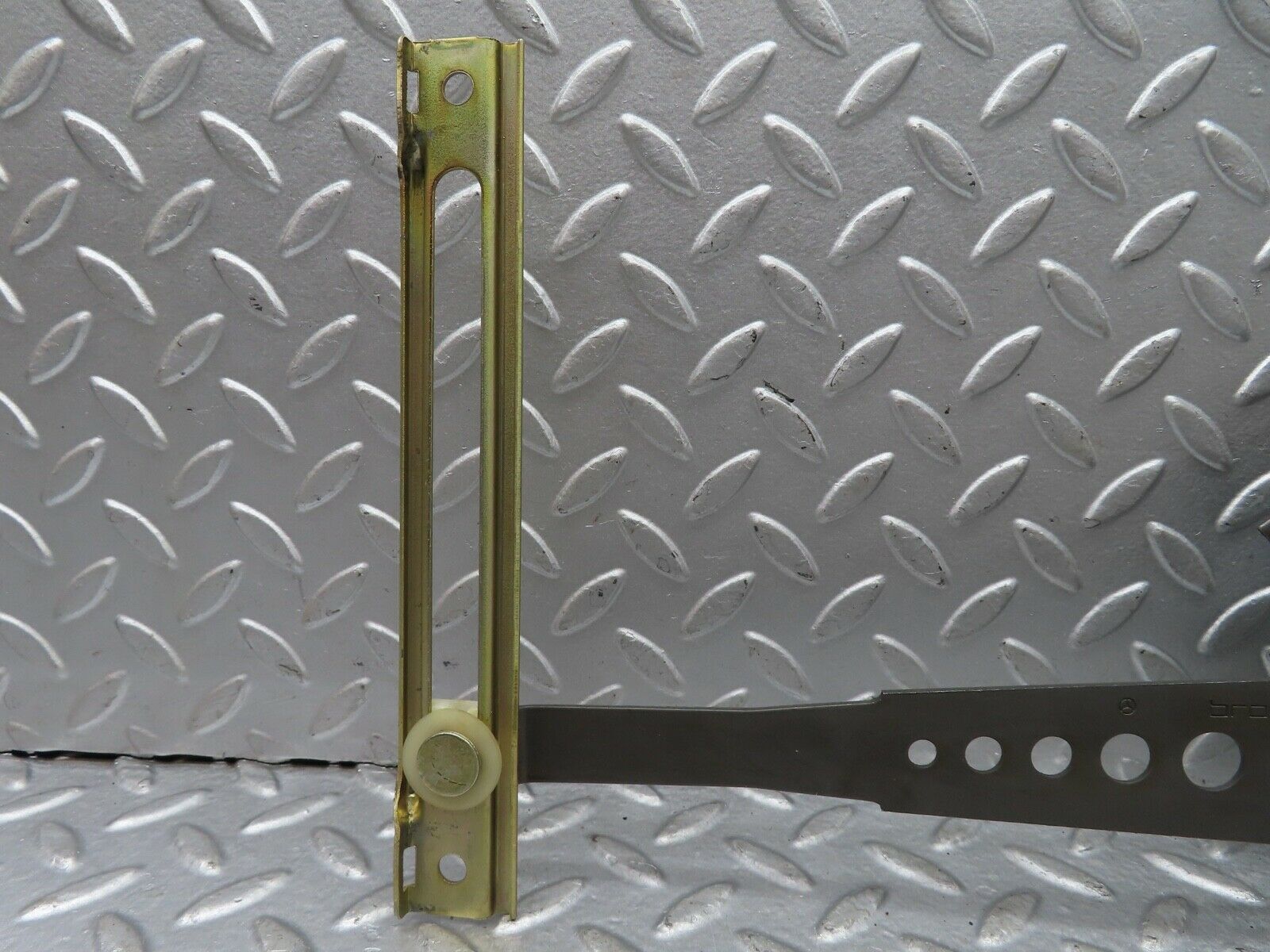 19234 Mercedes-Benz W123 300D Rear Right Manual Window Regulator