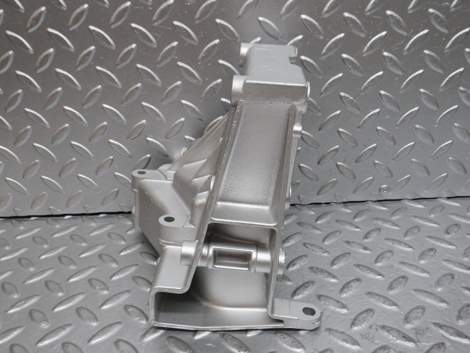 29419 Mercedes-Benz W124 230E Power Steering Pump Bracket 1022361030