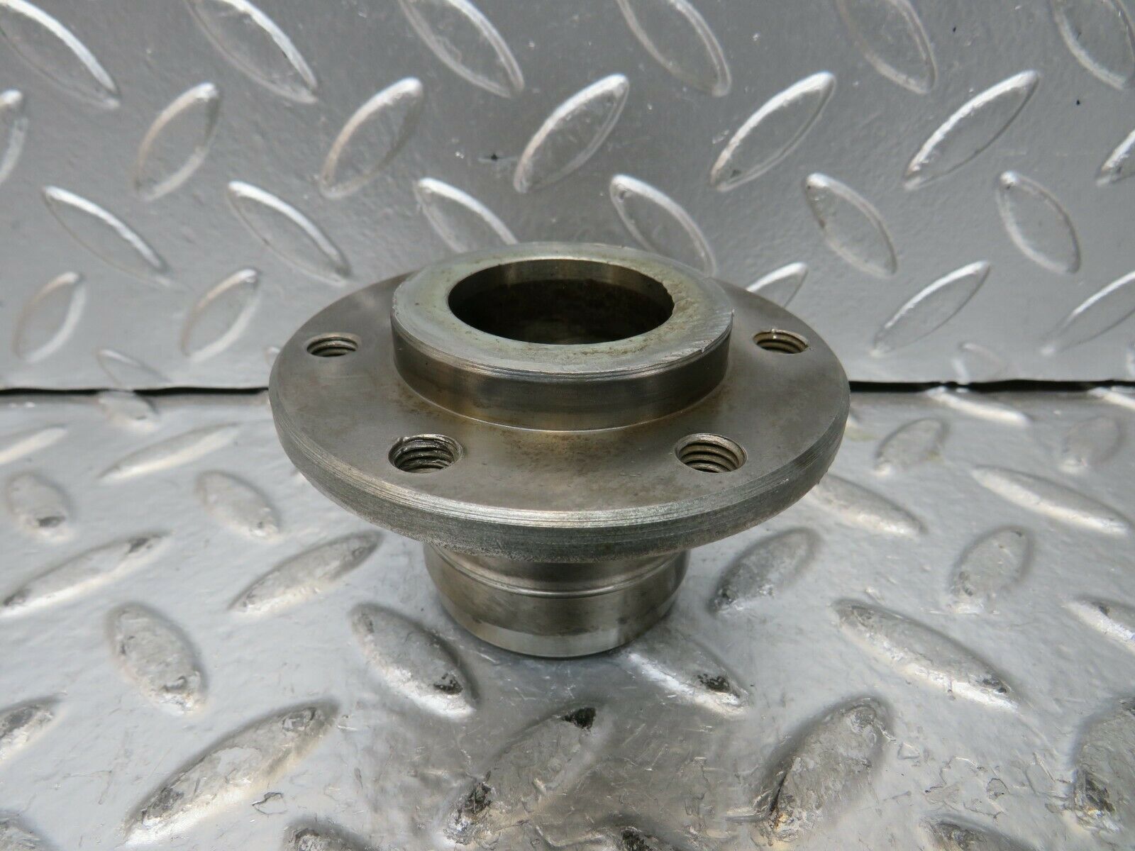 23397 Mercedes-Benz W116 350SE Crankshaft Sleeve Hub