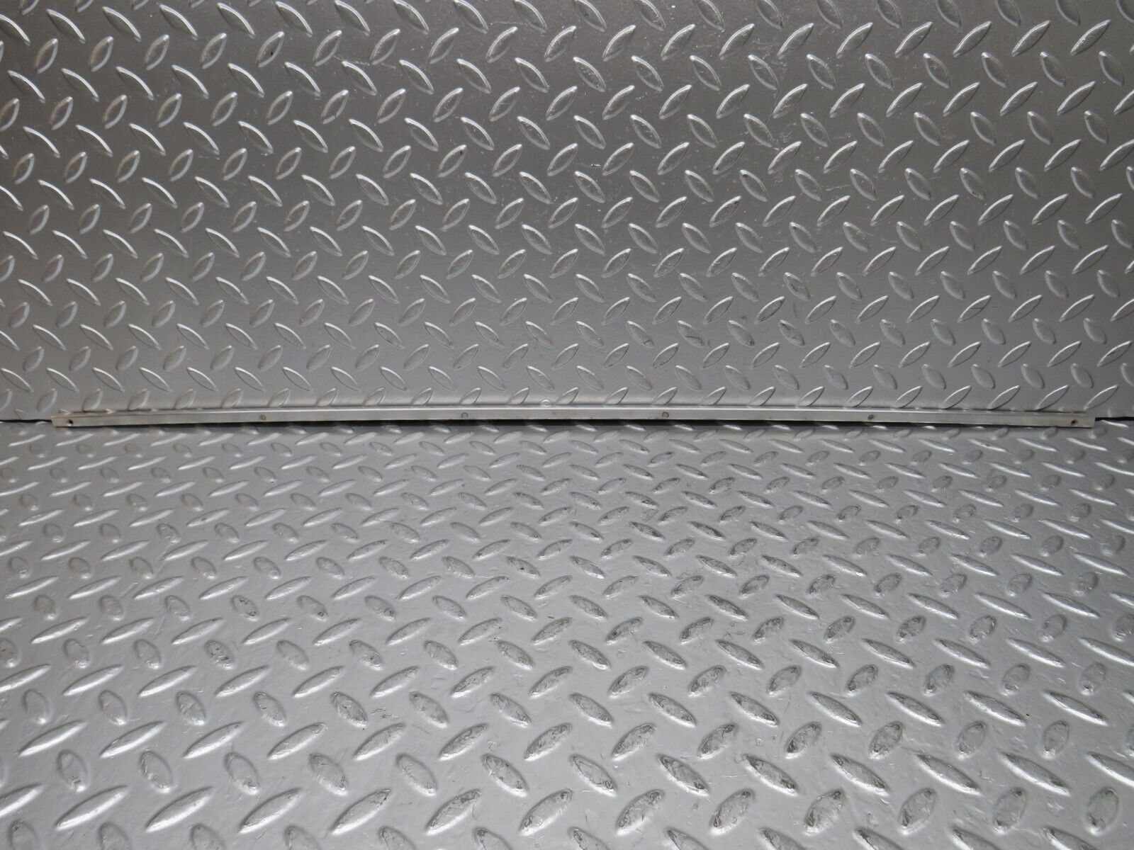 27000 Mercedes-Benz W123 240D Sunroof Chrome Trim