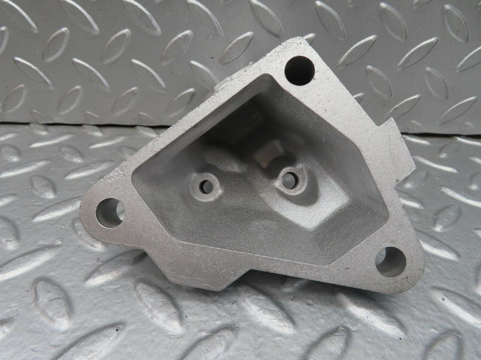 14763 Mercedes-Benz W201 190E Engine Mount Bracket Left Side 1022234104