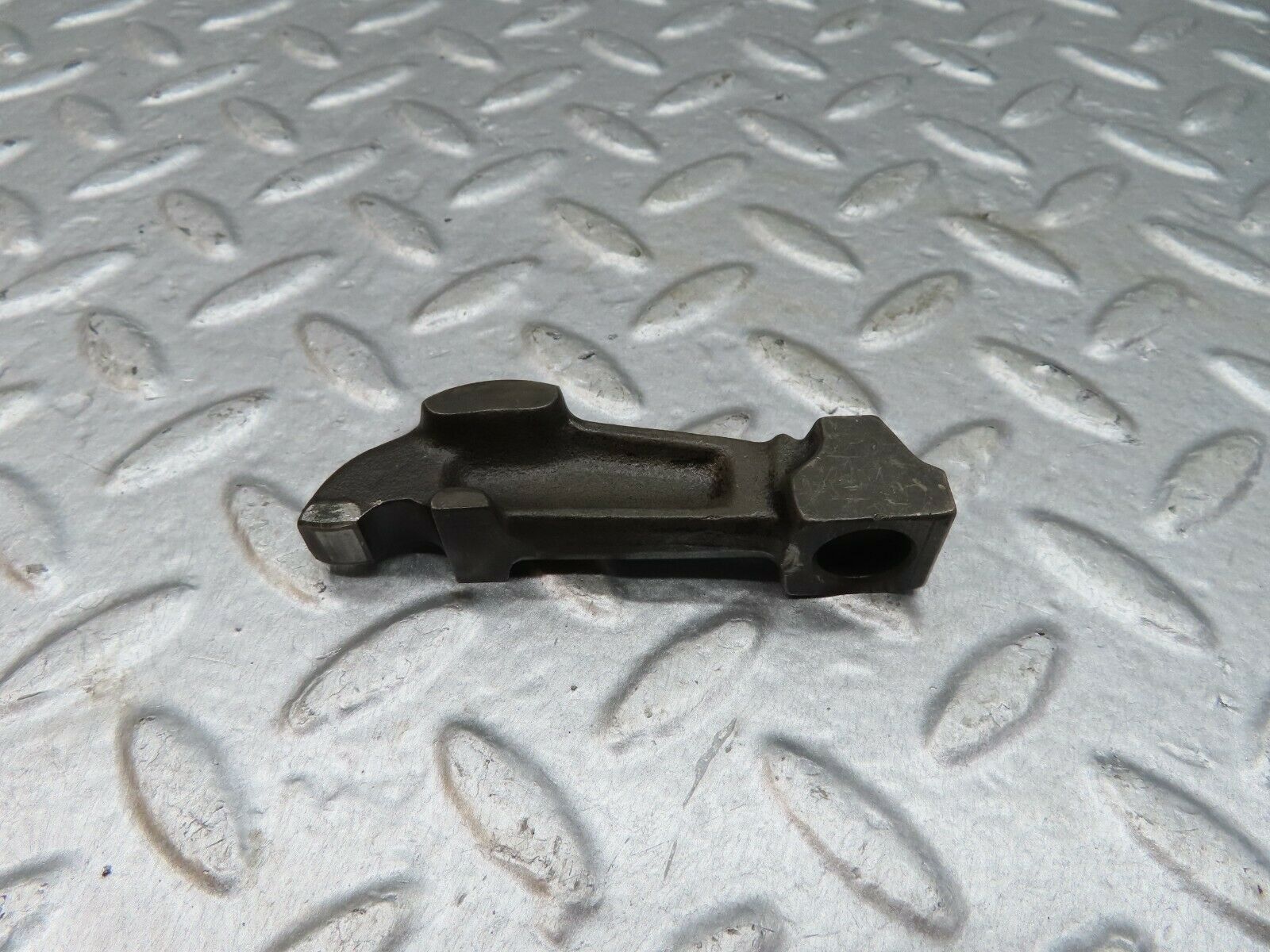 18064 Mercedes-Benz W123 200 Valve Rocker Arm With Retaining Spring