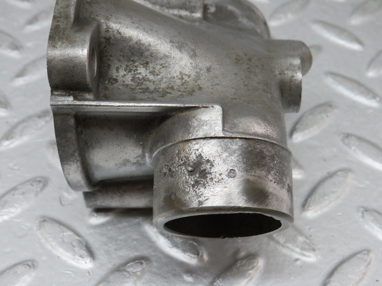 36258 Mercedes-Benz W126 420SE Water Pipe Socket