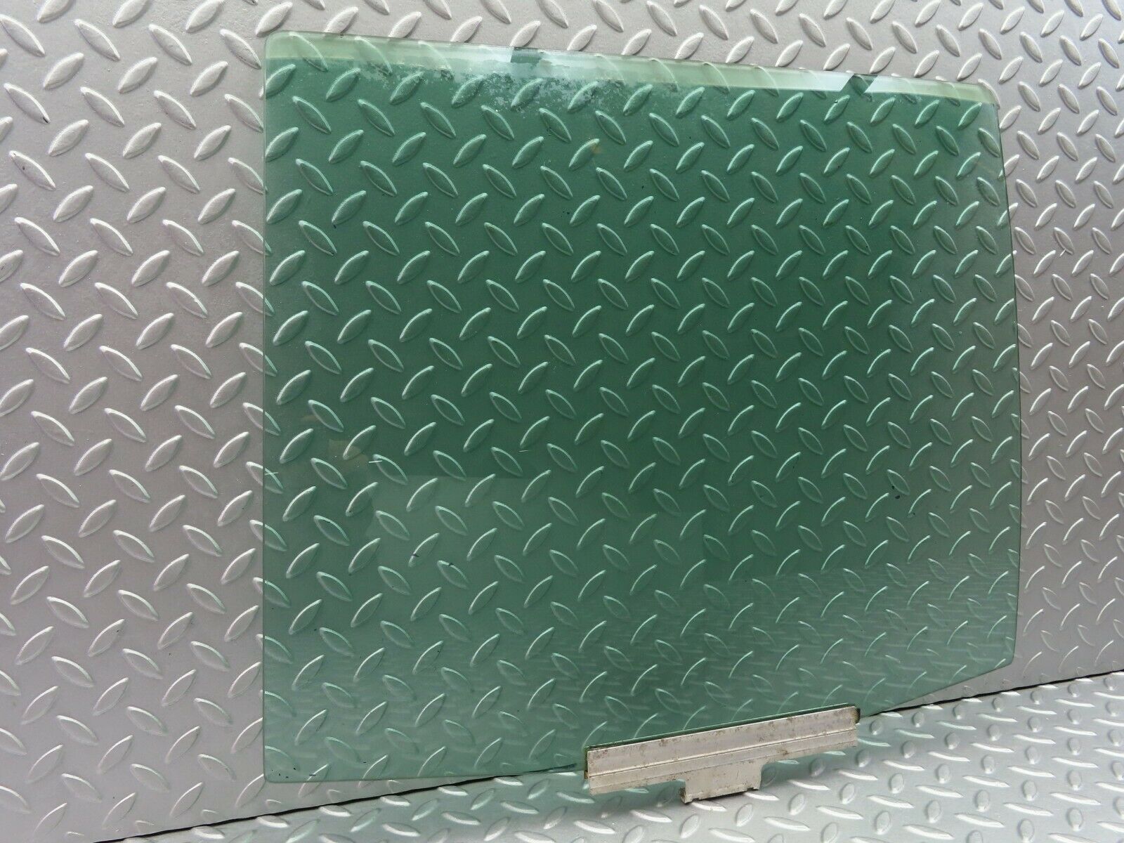 6749 Mercedes-Benz S124 E220 Wagon Rear Left Door Window Glass