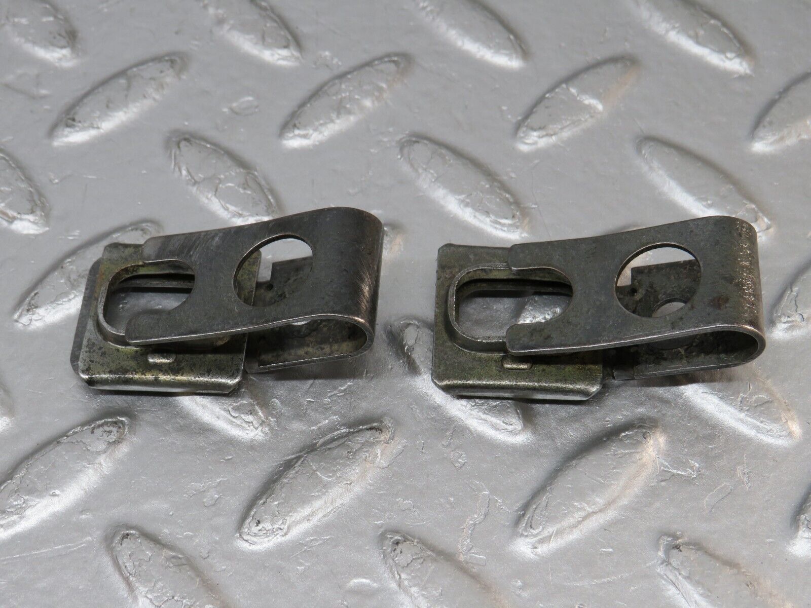 34480 Mercedes-Benz C126 380SEC Coupe Fuel Injector Bracket