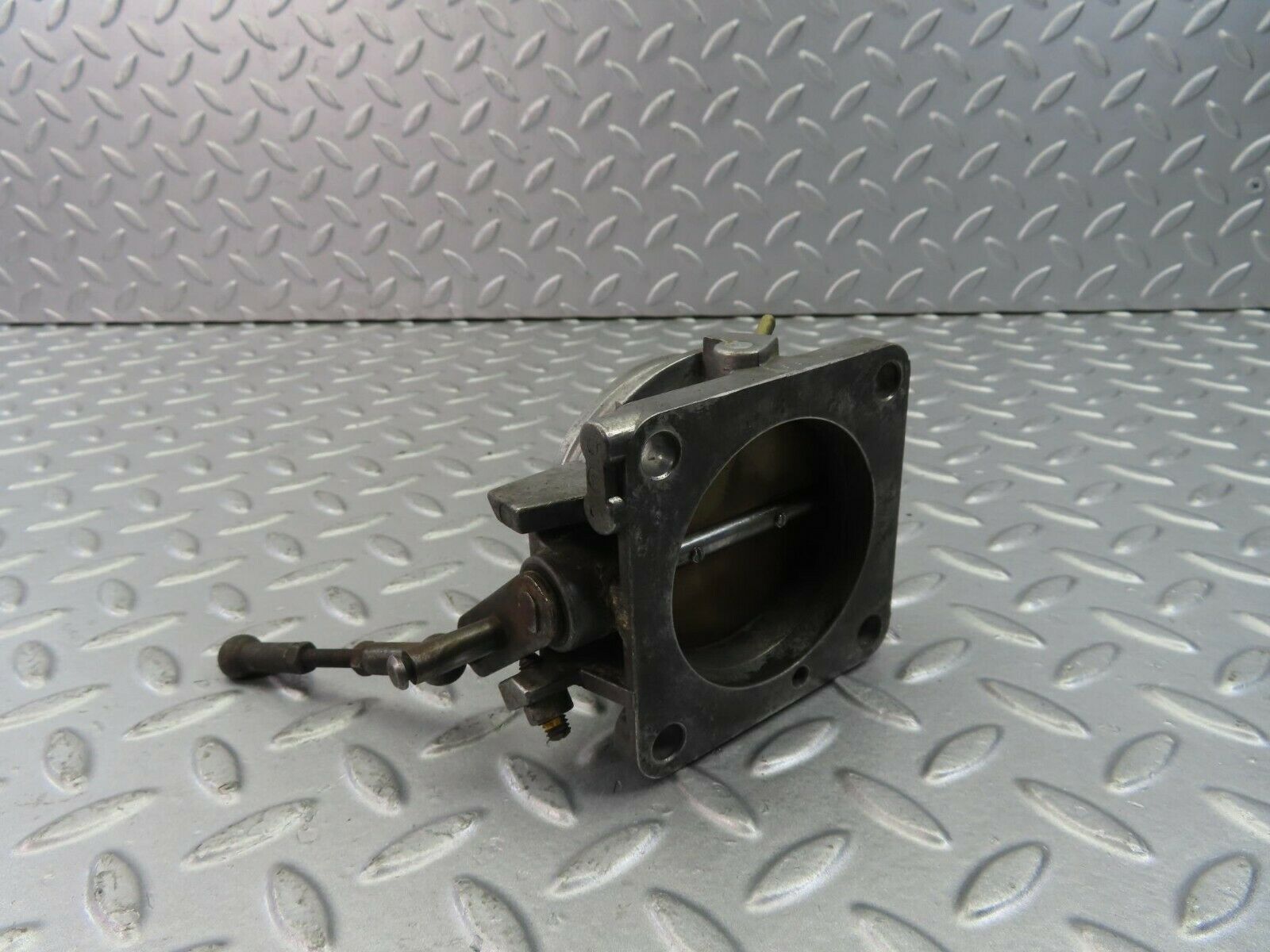 8940 Mercedes-Benz W123 Throttle Body