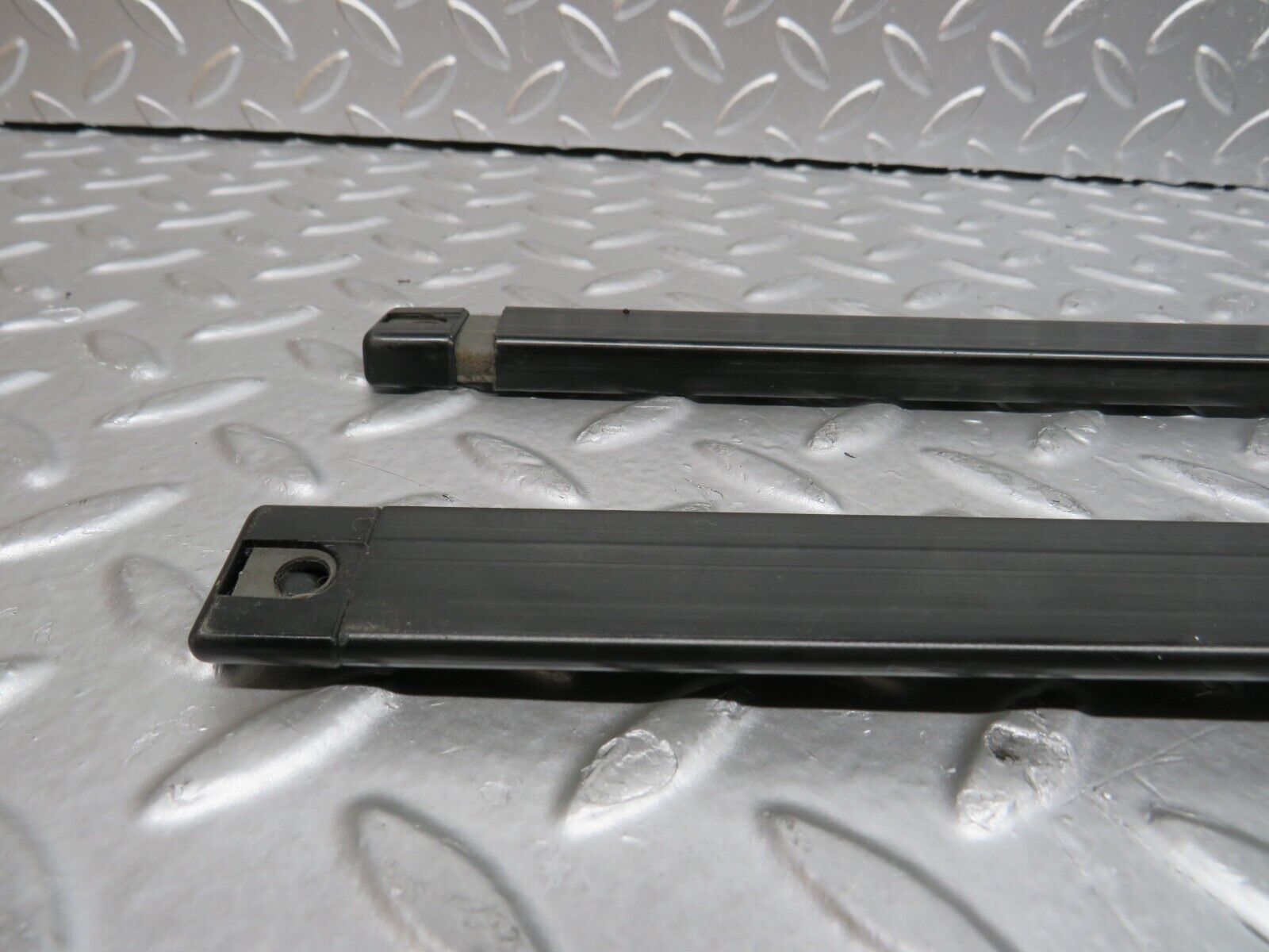 29401 Mercedes-Benz W124 230E Seat Belt Runner Pair 2019190920