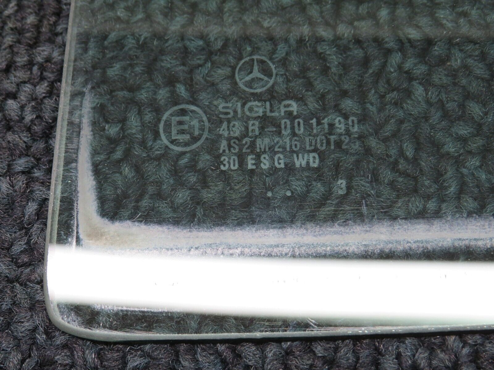 31479 Mercedes-Benz S124 220TE Wagon Rear Left Quarter Window Glass