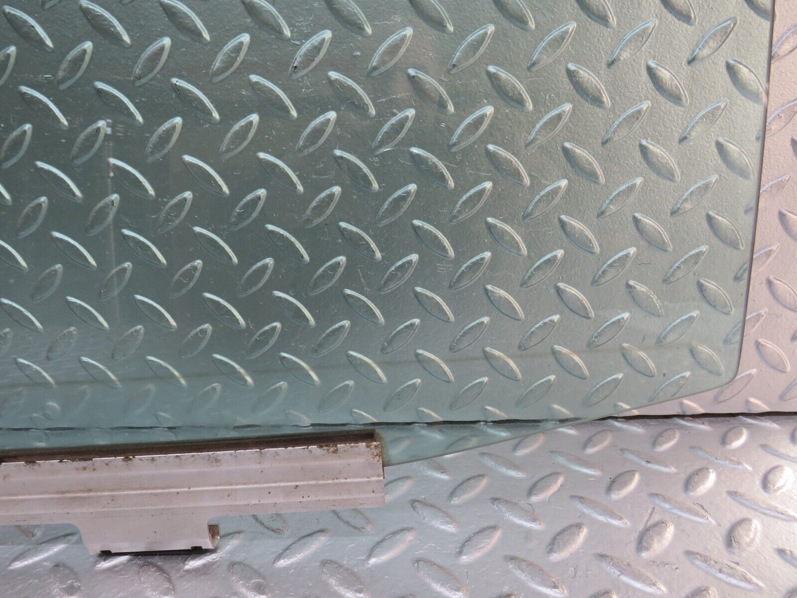 29261 Mercedes-Benz W124 230E Rear Left Door Window Glass