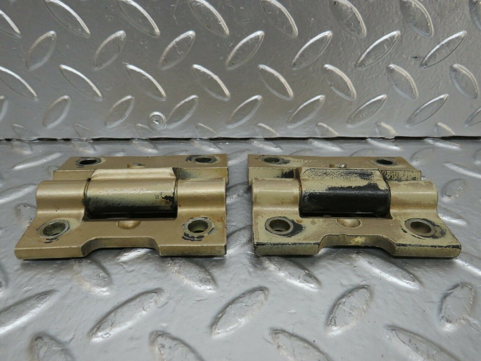 23949 Mercedes-Benz W123 280E Door Hinge Pair 1237200037