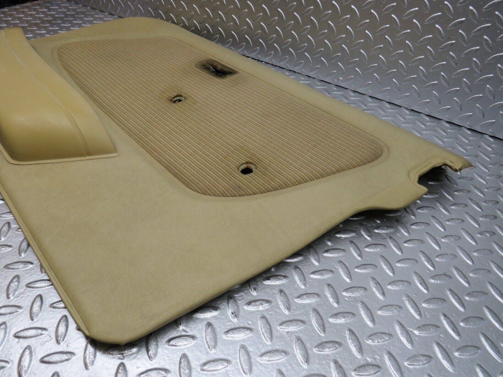 29617 Mercedes-Benz W123 230E Front Right Door Card Beige