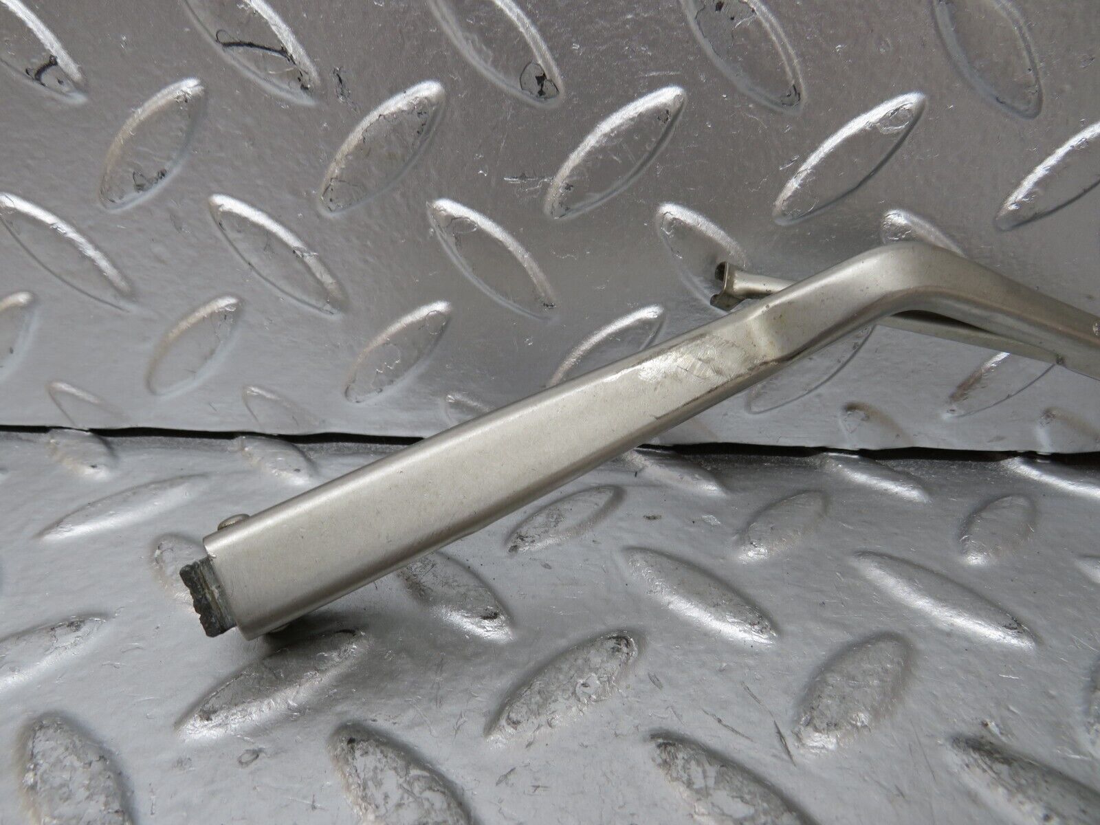 26051 Mercedes-Benz W116 450SE Headlight Wiper Arm Left Bosch