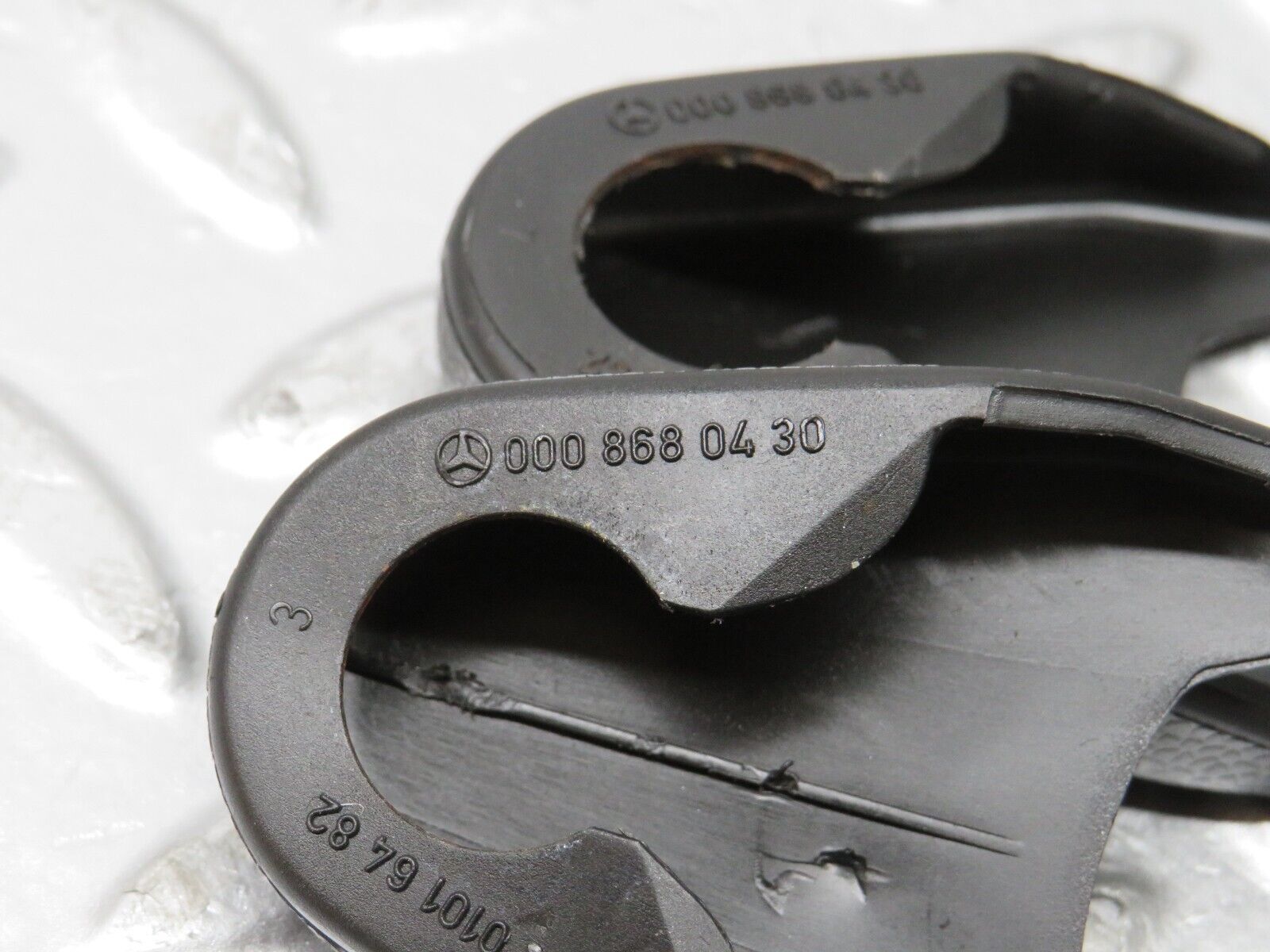 32153 Mercedes-Benz W123 230E Seat Belt Plastic Cap 0008680430