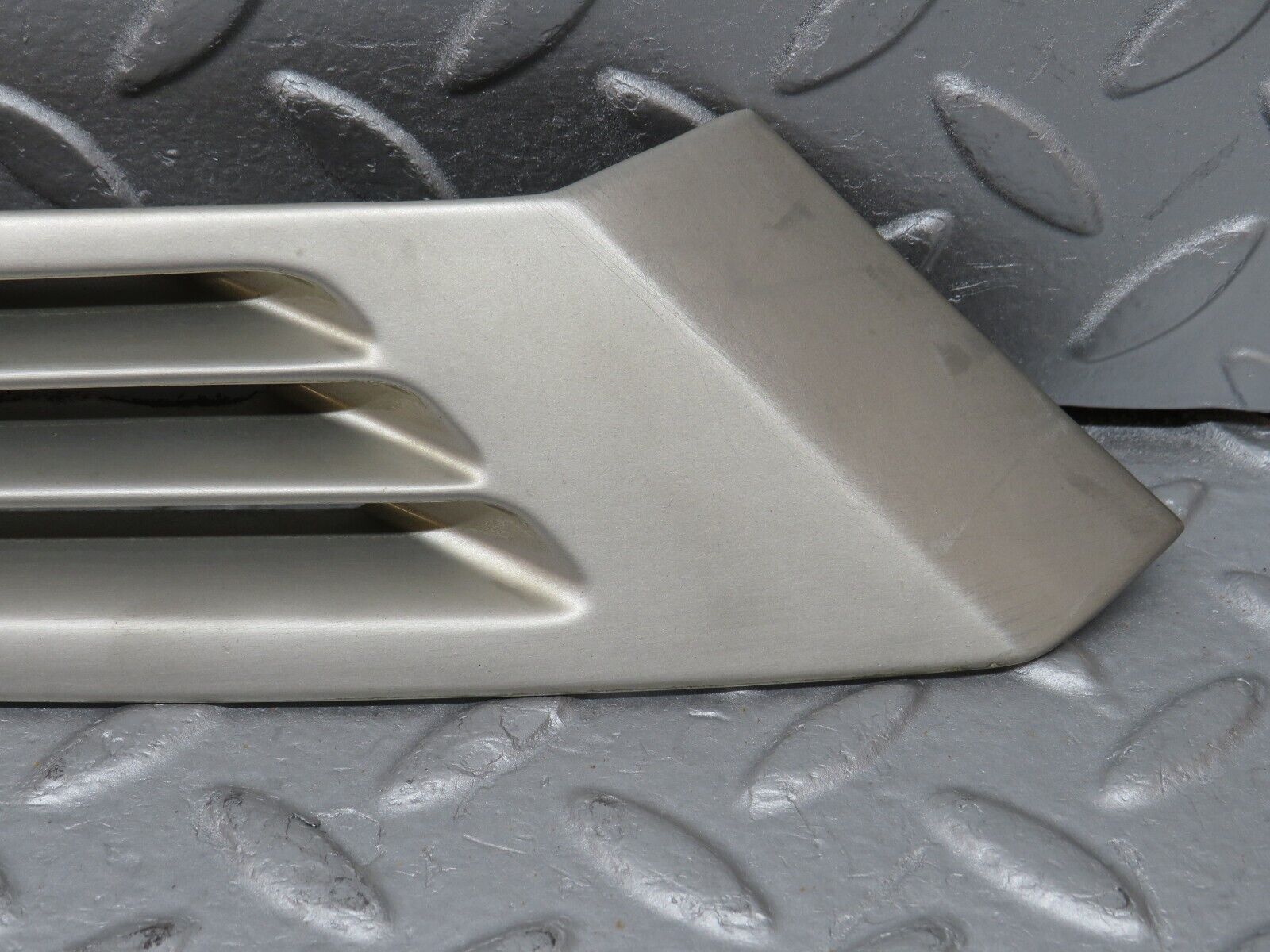 36500 Mercedes-Benz W201 190E 2.0L C Pillar Exterior Cover Left Side 2016980189