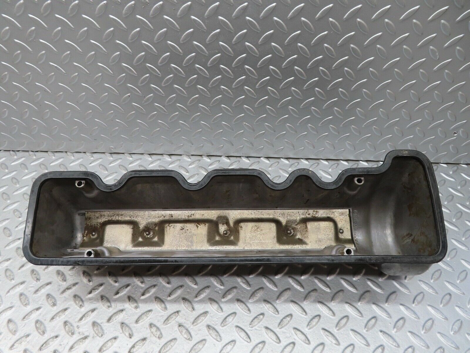 17757 Mercedes-Benz W116 450SEL Cylinder Head Valve Cover Left Side