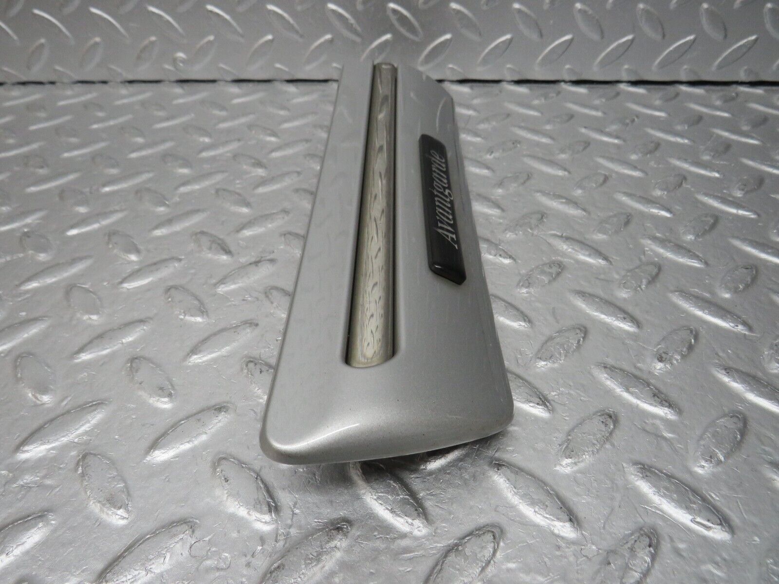 34718 Mercedes-Benz W210 320E Front Left Fender Wing Centre Moulding Trim 210690018