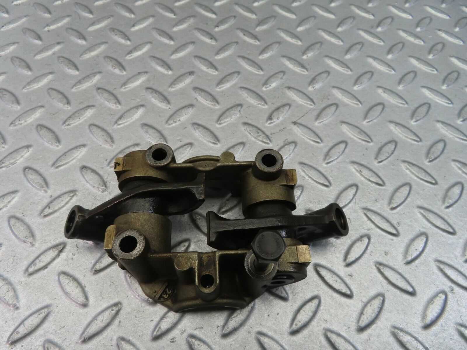 8577 Mercedes-Benz S123 Rocker Arms Camshaft Bearing Block 1020512110