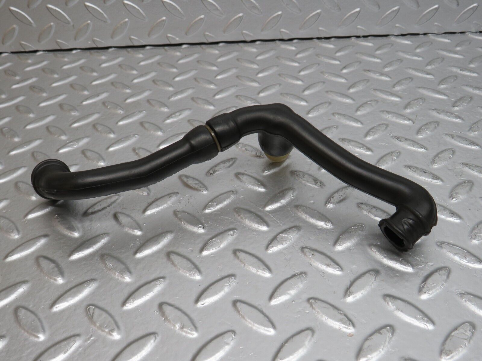 32166 Mercedes-Benz W123 230E Air Intake Pipe 1020941782 1020941682