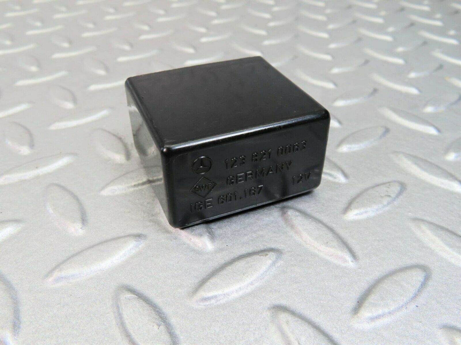 8215 Mercedes-Benz W123 Wiper Control Relay 1238210063