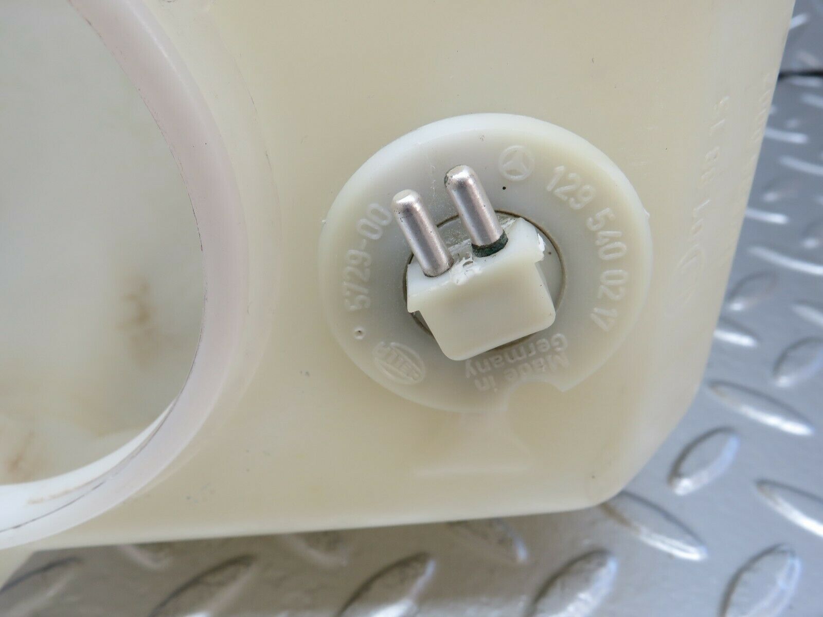 24380 Mercedes-Benz S124 220TE Windscreen Washer Fluid Reservoir 1248691020