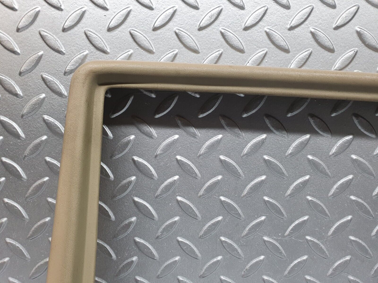 40977 Mercedes-Benz W126 300SE Rear Right Door Window Frame Cover 1267350671