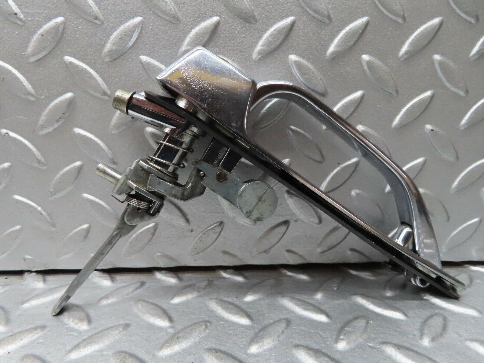 17693 Mercedes-Benz W116 450SEL Exterior Chrome Door Handle Right No Key
