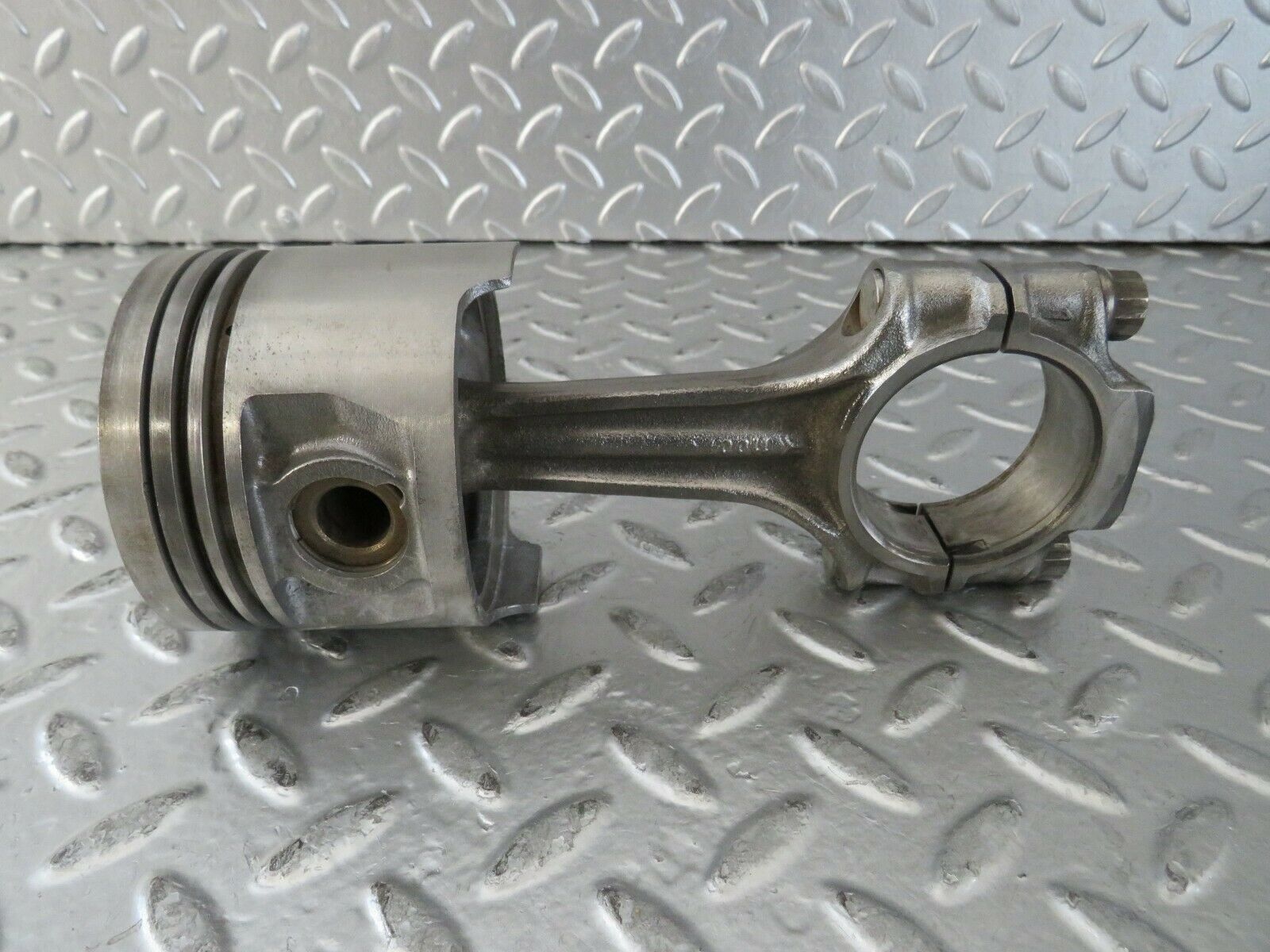 23580 Mercedes-Benz W114 280E Piston With Connecting Rod 86.00 mm