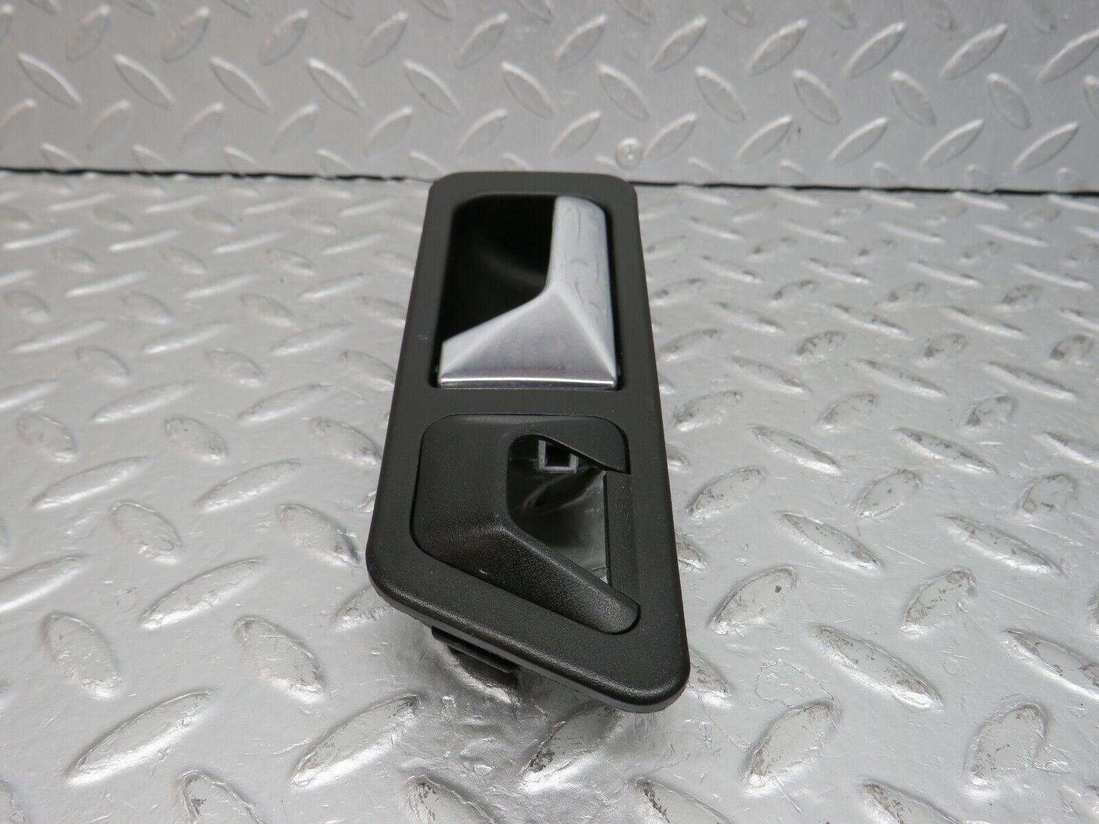 38724 Mercedes-Benz W201 190E 2.6L Left Interior Door Handle 2017660164