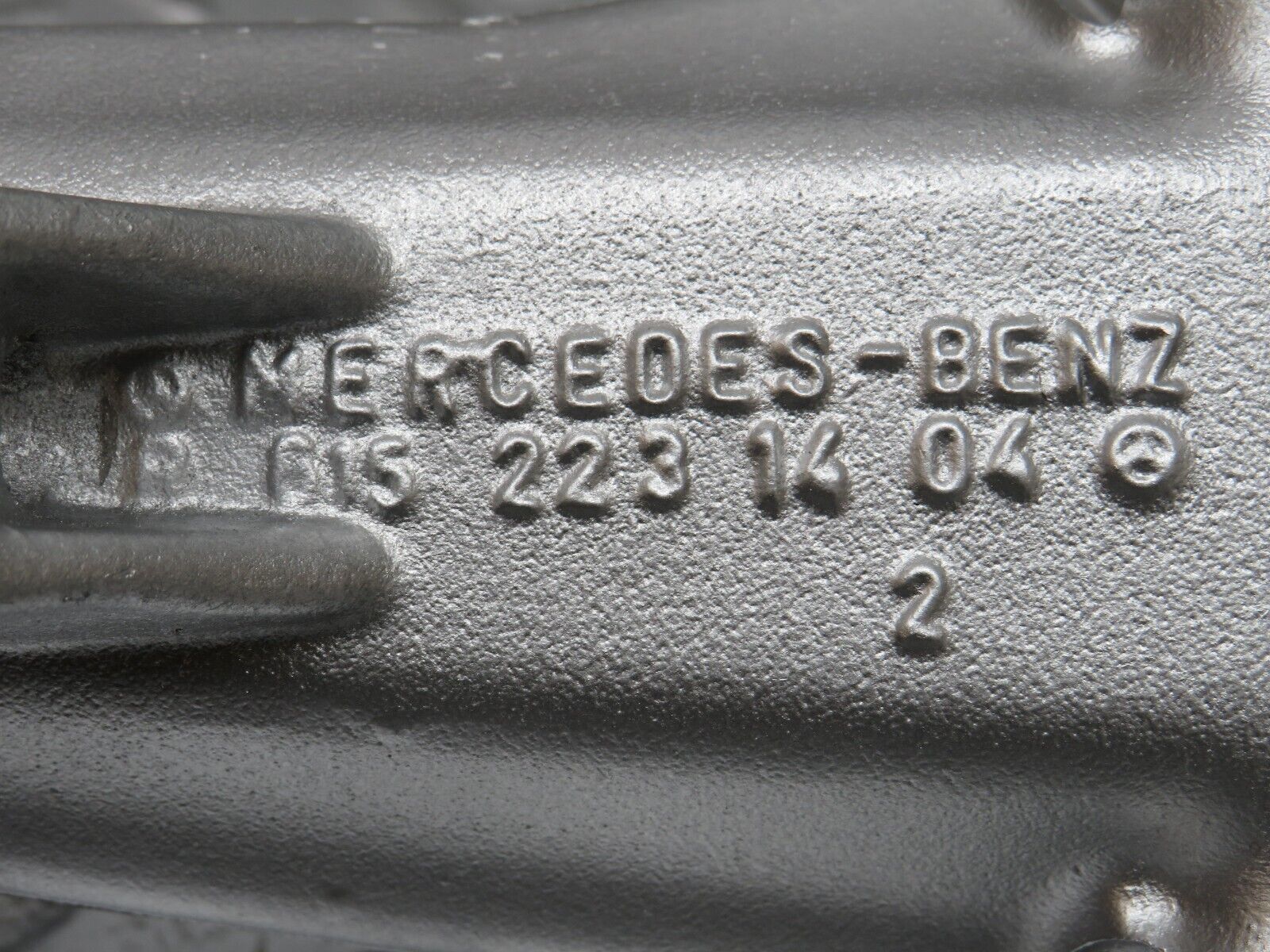 0876 Mercedes-Benz W123 240D Engine Mount Bracket Right Side 6152231404