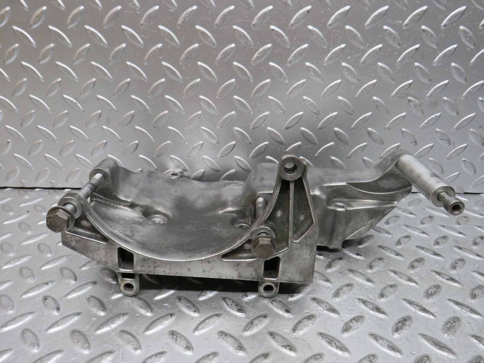 29028 Mercedes-Benz C124 320CE Coupe Alternator Generator Bracket 1041550135