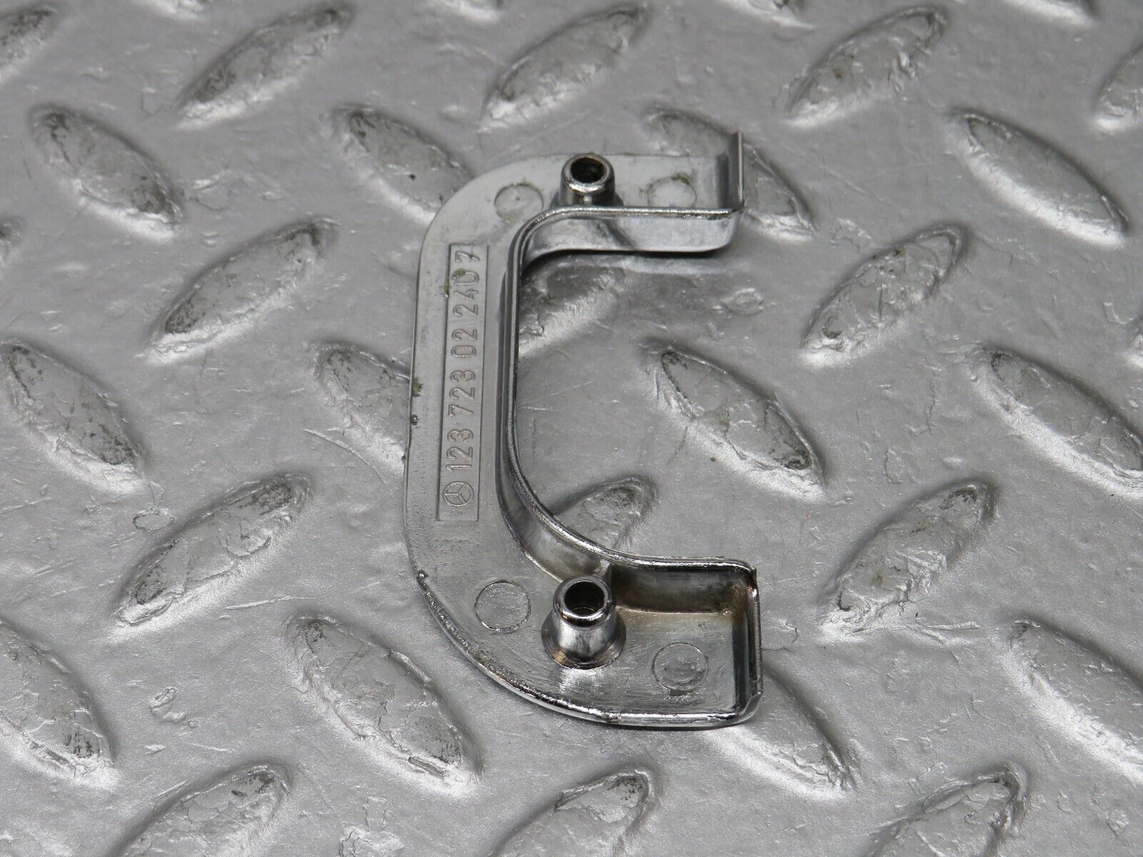 36095 Mercedes-Benz W126 420SE Interior Chrome Door Latch Right 1237230224