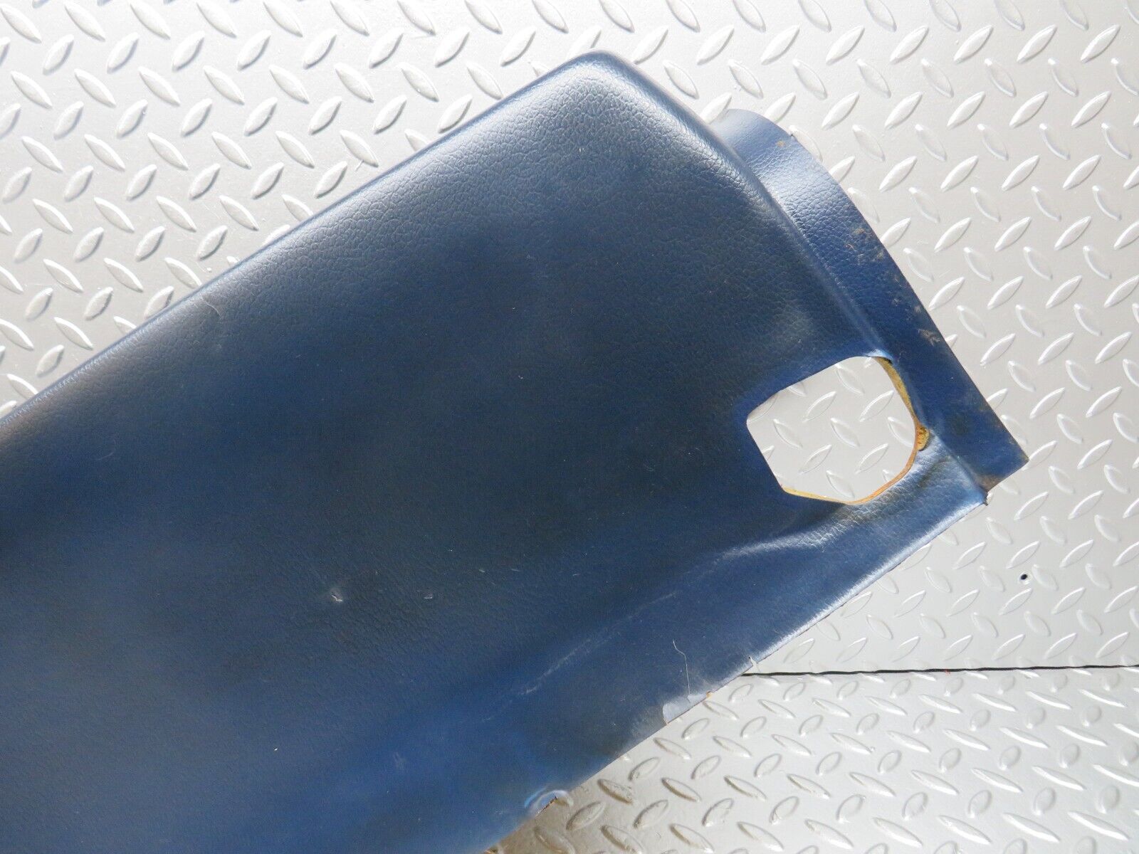 31132 Mercedes-Benz W123 200D Centre Console Blue