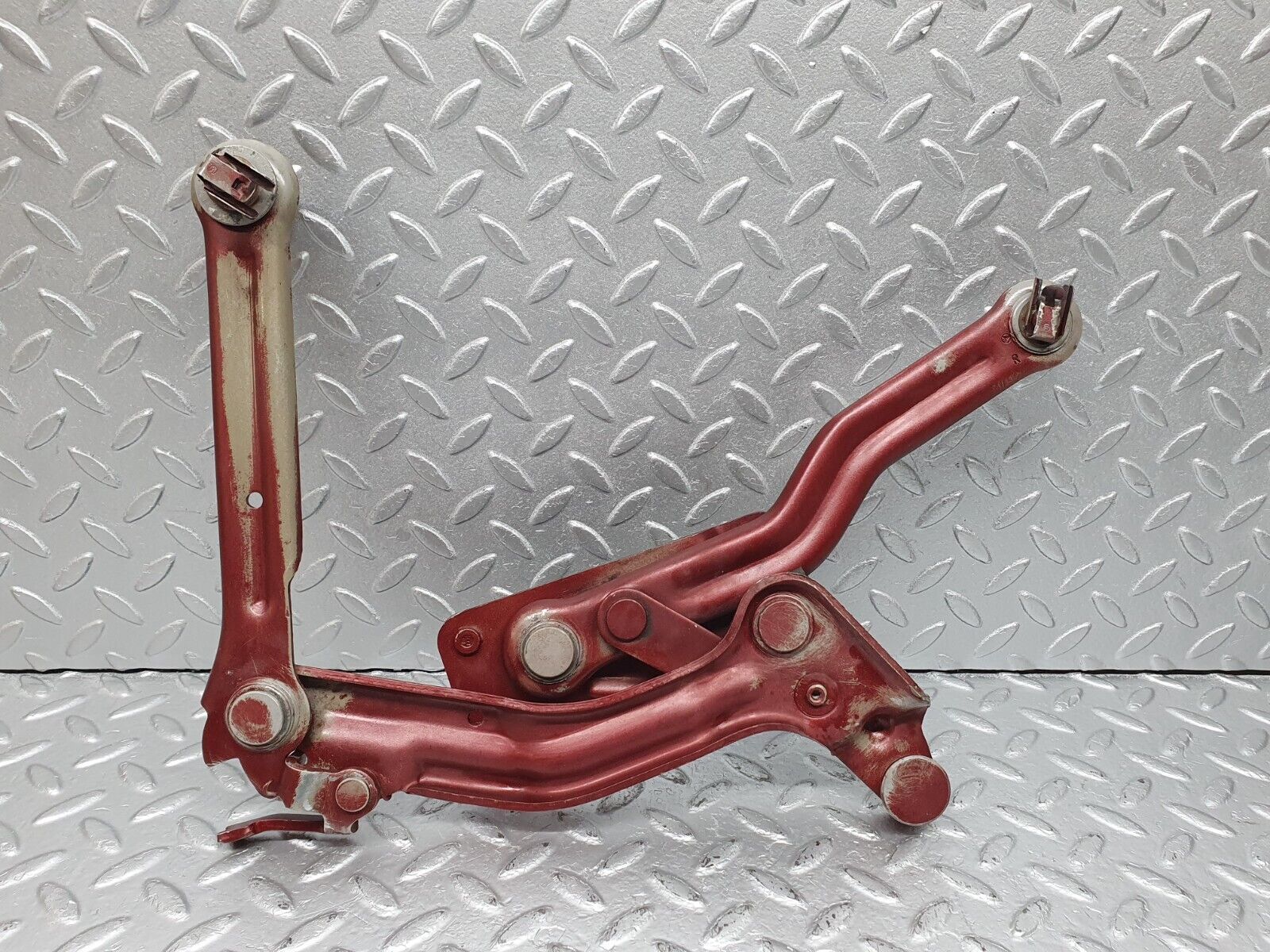 41005 Mercedes-Benz W126 300SE Bonnet Hinge Right Side