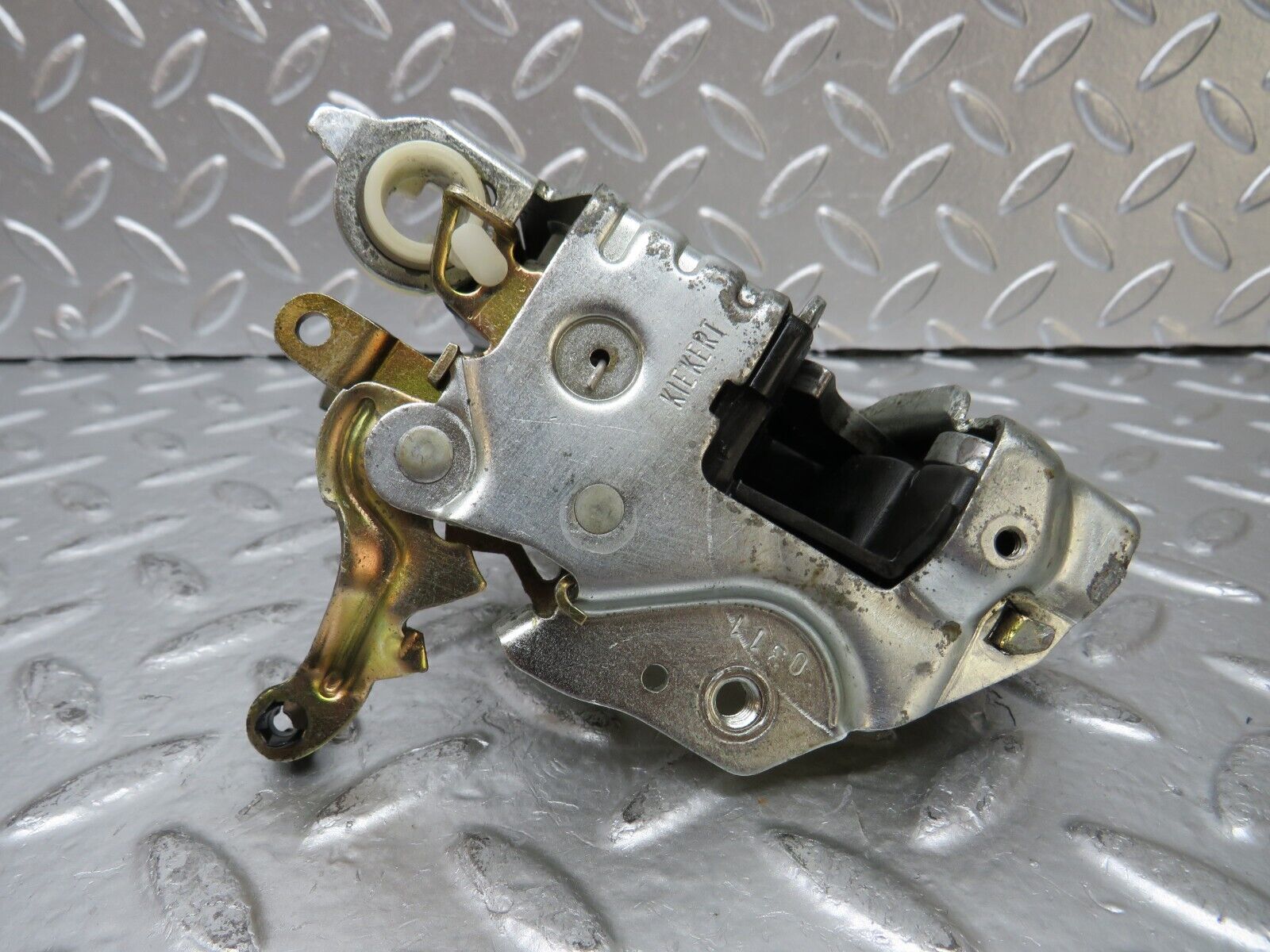 25211 Mercedes-Benz W201 190D Front Right Door Lock Mechanism