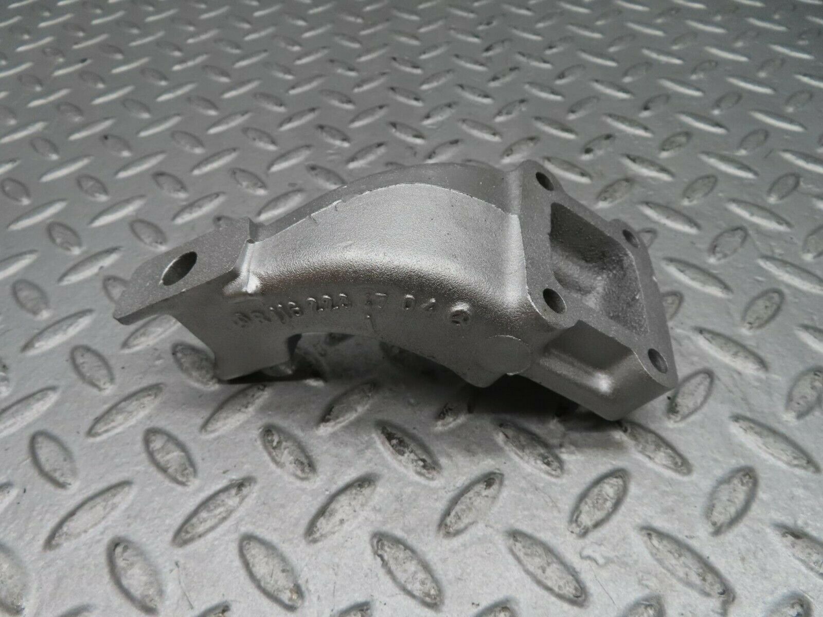 16653 Mercedes-Benz C107 380SLC Engine Mount Bracket Right Side 1162234704