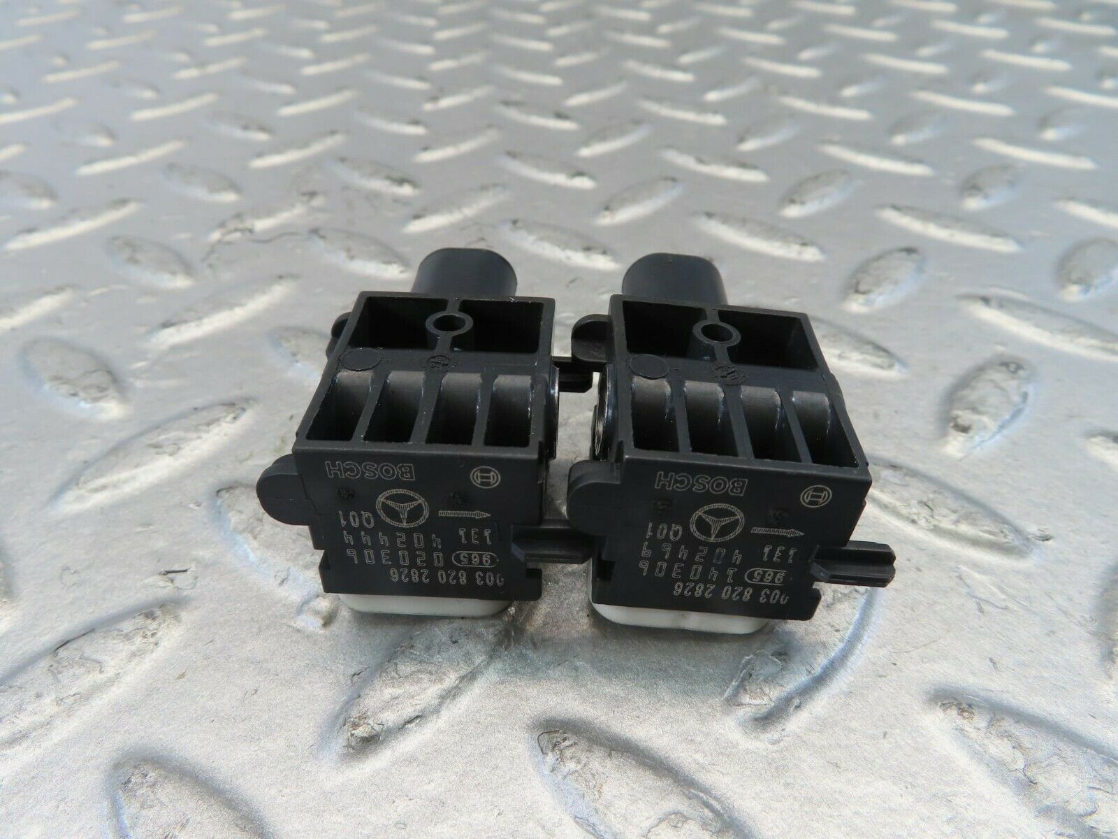 11136 Mercedes-Benz W221 S320 Crash Sensor 0038202826